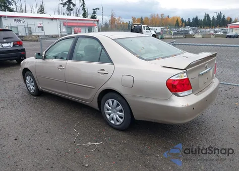 2005 Toyota Camry Le z USA, uszkodzony, nr VIN 4T1BE32KX5U536167